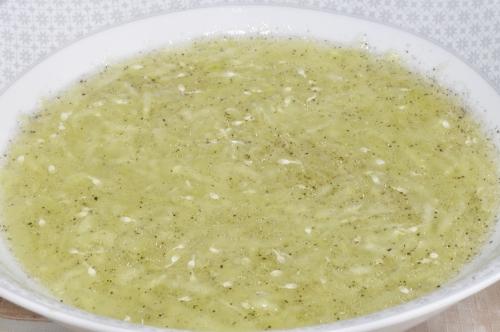 Klasický český okurkový salát  – Snadné Česko recept, zvládnete za Do 30 minut